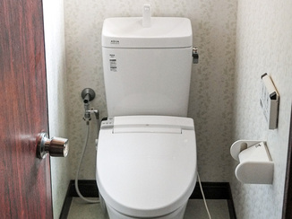 トイレリフォーム 節水タイプでお掃除もしやすいトイレ