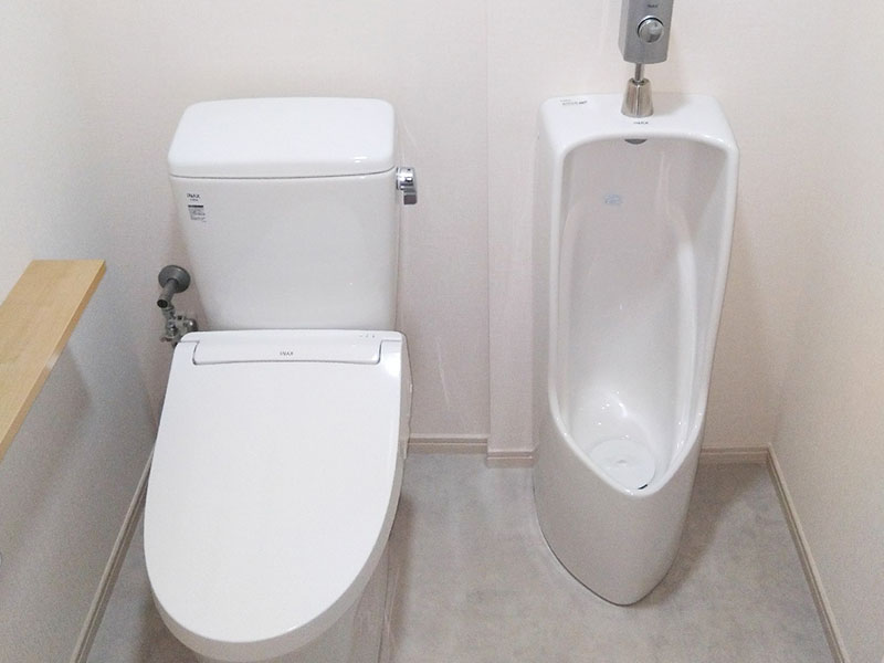 瑞浪市のトイレリフォーム事例 洋式トイレと小便器の両方を使える 