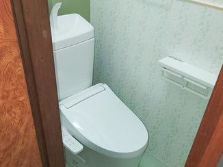 トイレリフォーム 和式から洋式へ、さわやかな内装の使いやすいトイレ