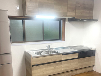 キッチンリフォーム 収納が充実し、明るくスッキリしたキッチン